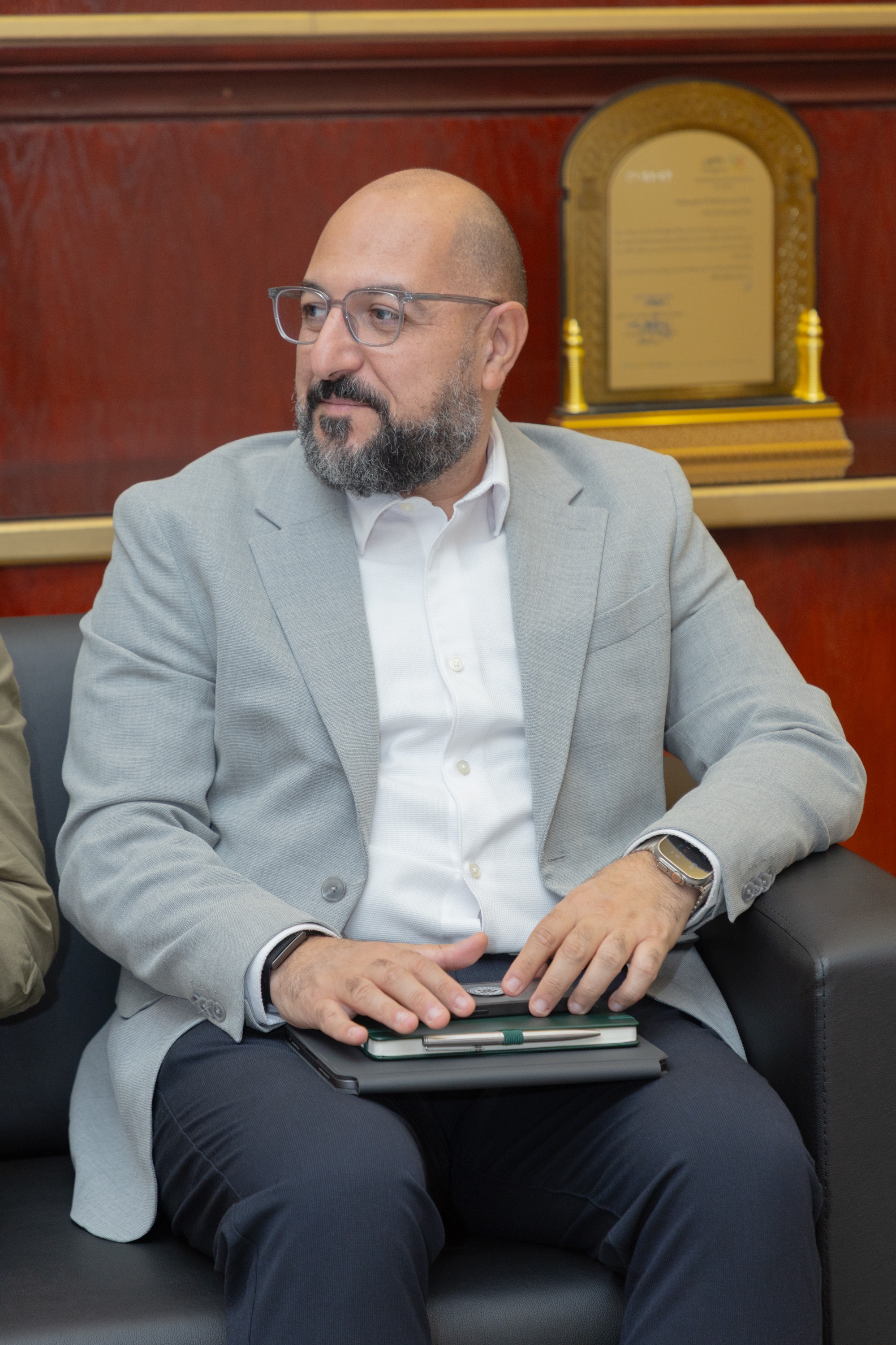 السيد بن هاربورغ مالك نادي الخلود يزور الفيحاء