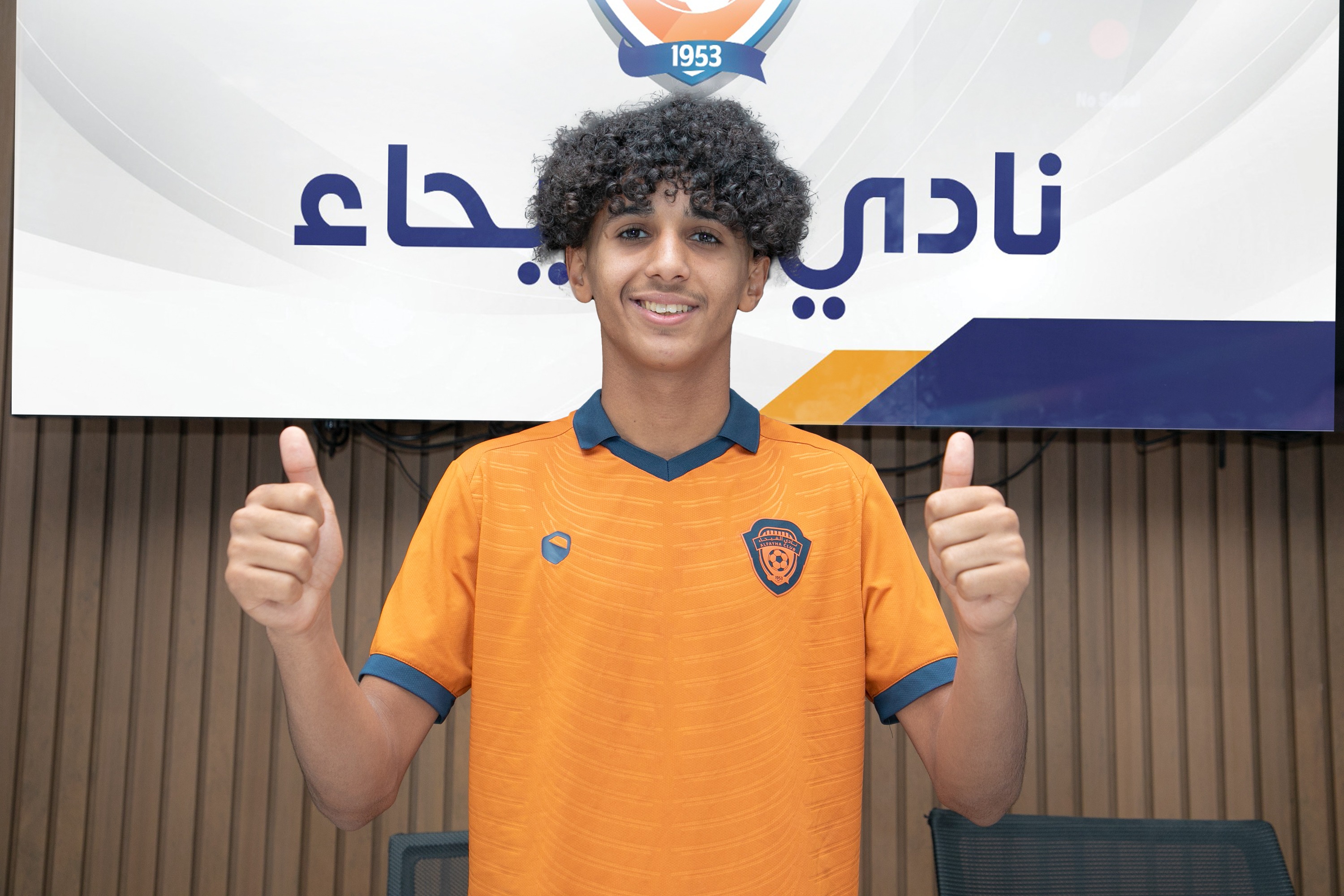 #الفيحاء يوقع عقداً احترافياً مع اللاعب محمد حكمي "16 سنة" لمدة سنتين .