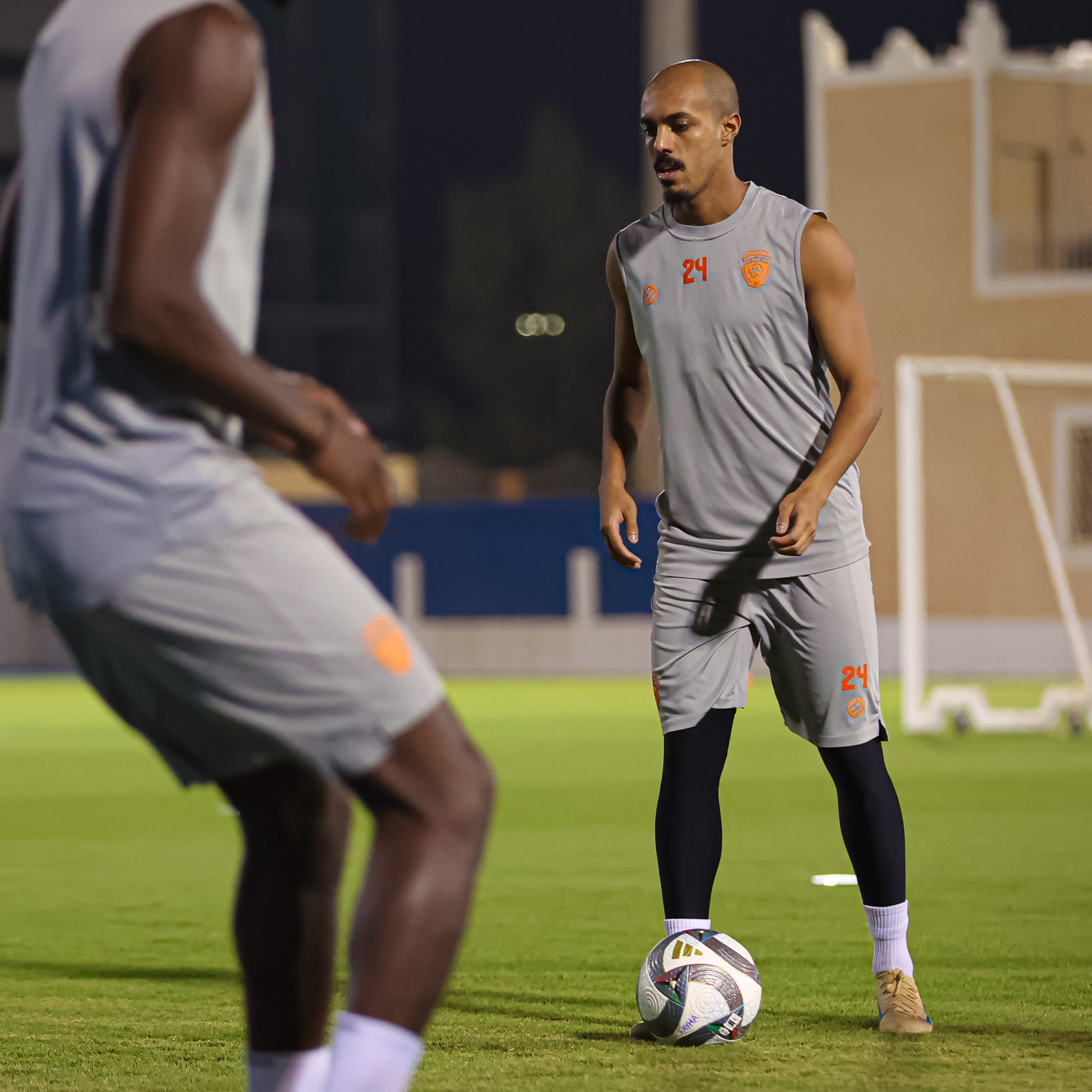 الفيحاء يواصل تحضيراته على ملعب معالي الشيخ عبدالعزيز التويجري بالنادي