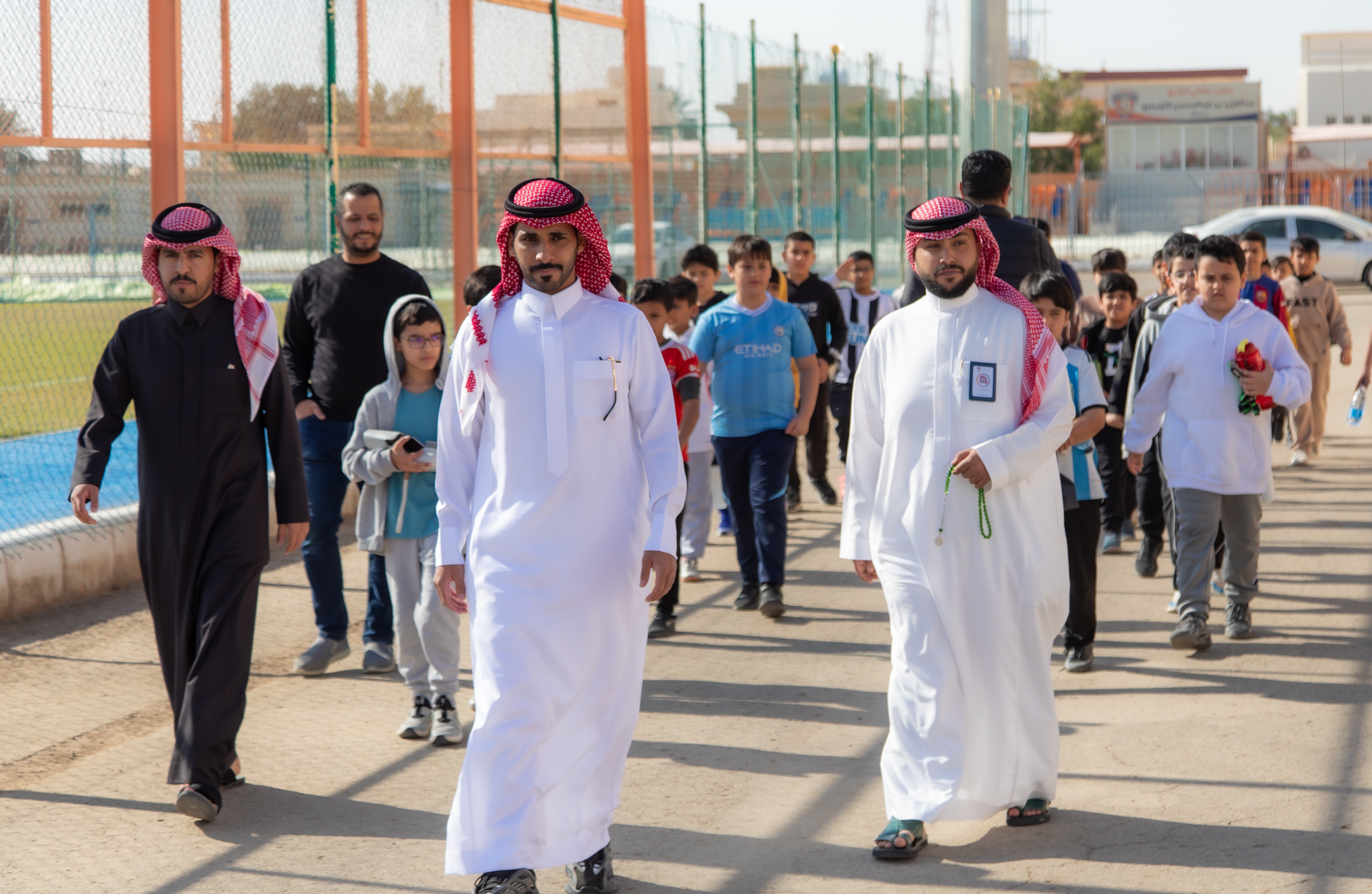 طلاب إبتدائية رواد الجامعة يزورون نادي الفيحاء