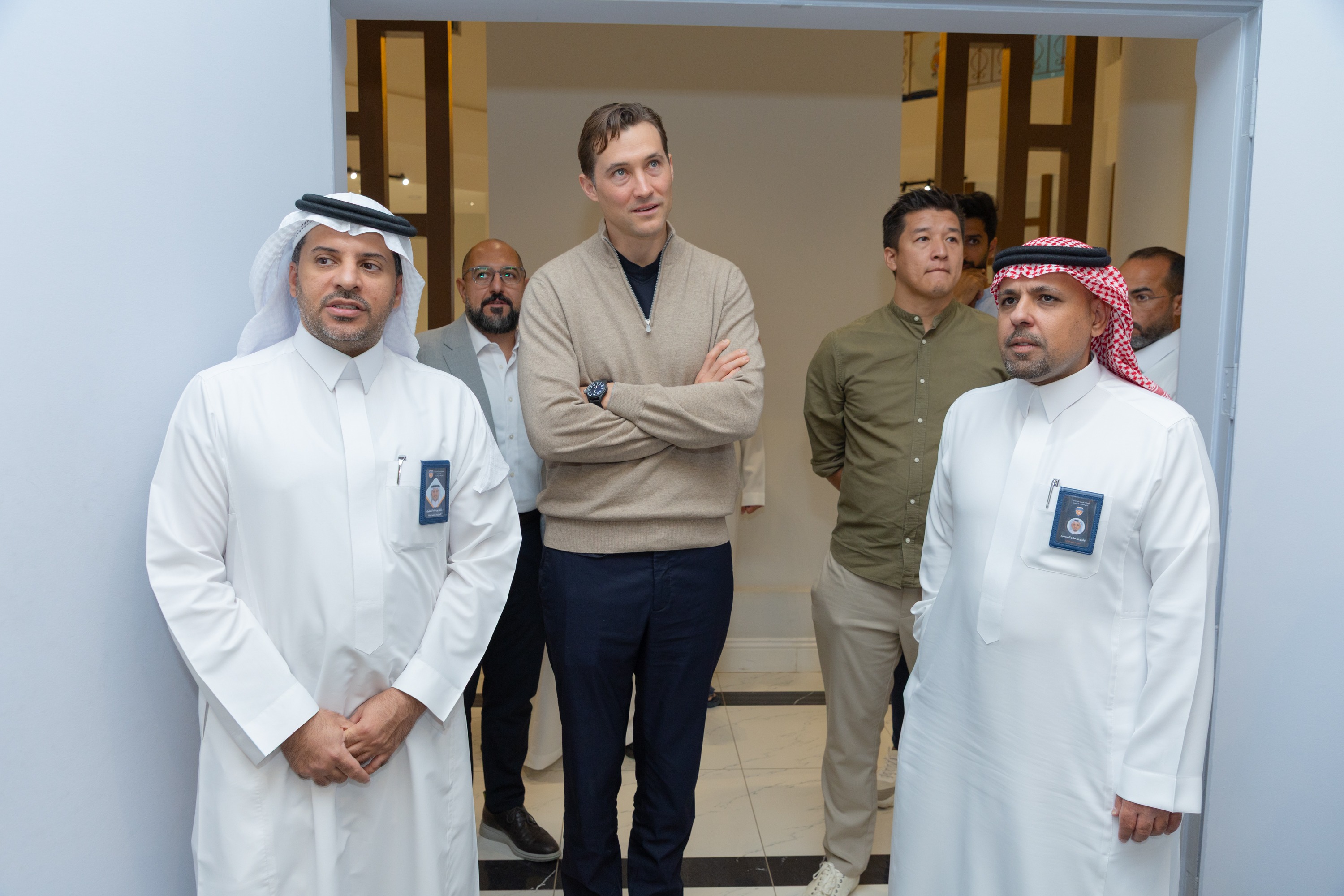 السيد بن هاربورغ مالك نادي الخلود يزور الفيحاء