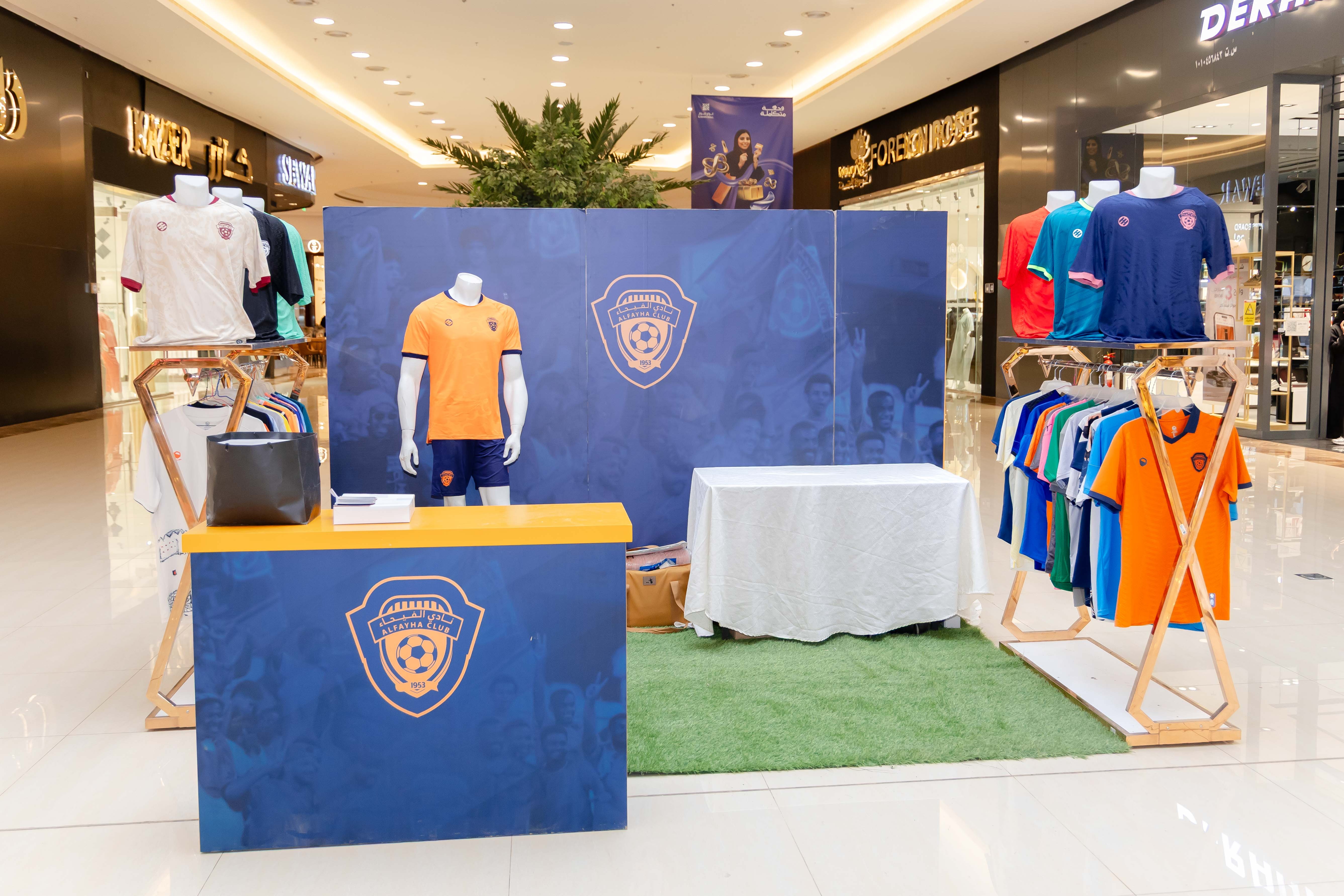 الفيحاء يقيم ركن خاص في كرم مول لتوزيع تذاكر مباراة الفيحاء و الاخدود