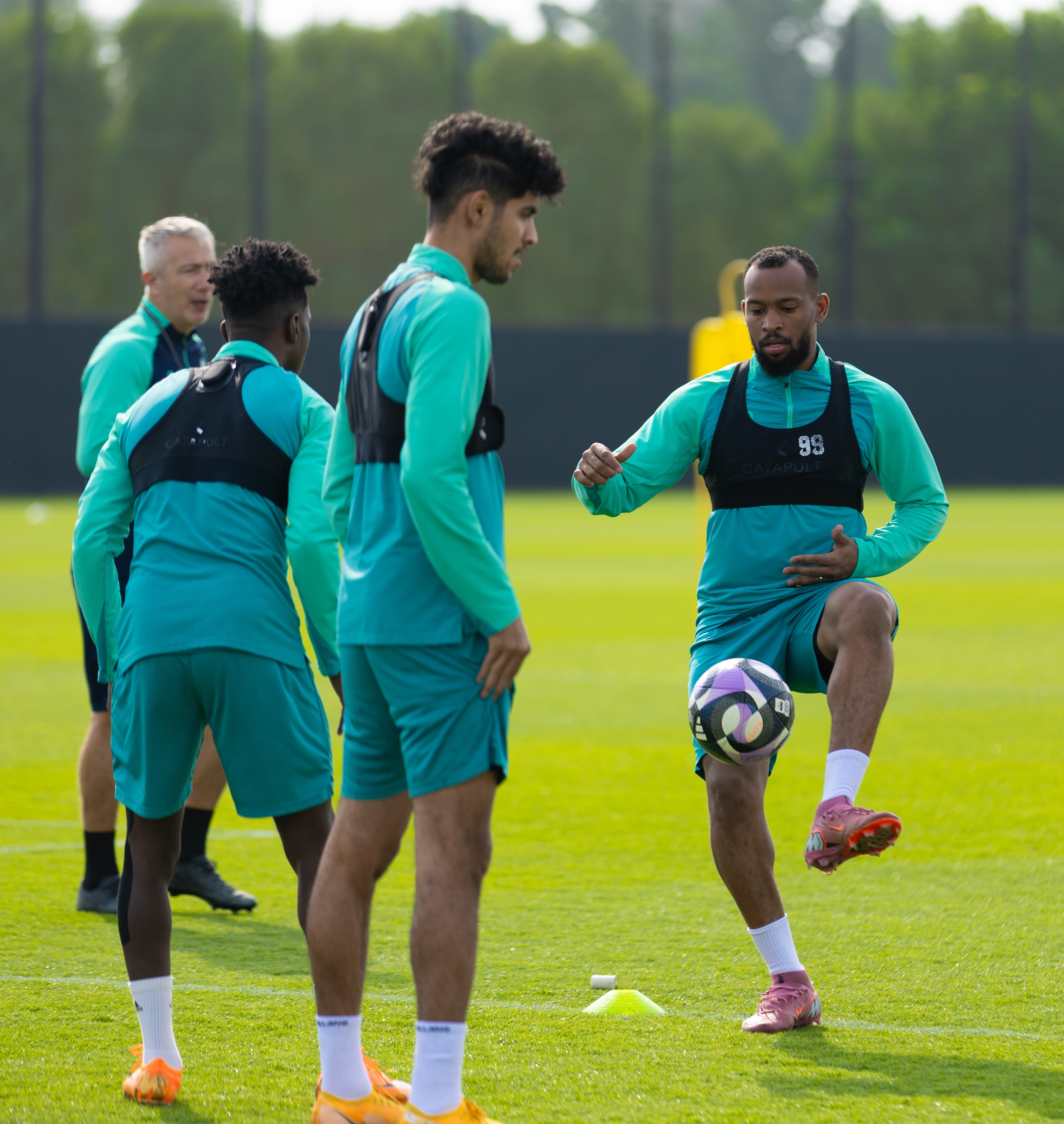 الفيحاء يواصل برنامجه الإعدادي في معسكر العين بحصتين تدريبيتين