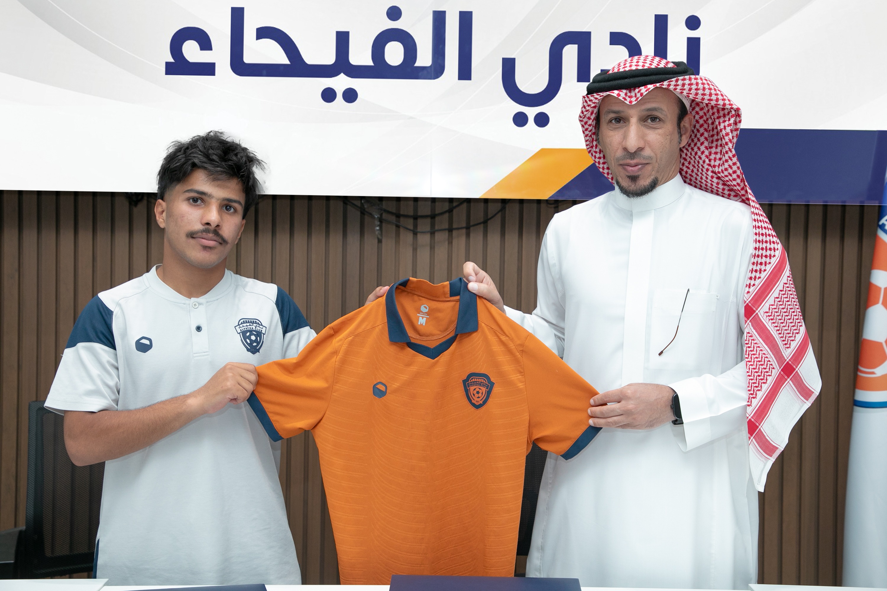 الفيحاء يوقع عقداً احترافياً مع اللاعب حمد آل منيف "16 سنة" لمدة سنتين .