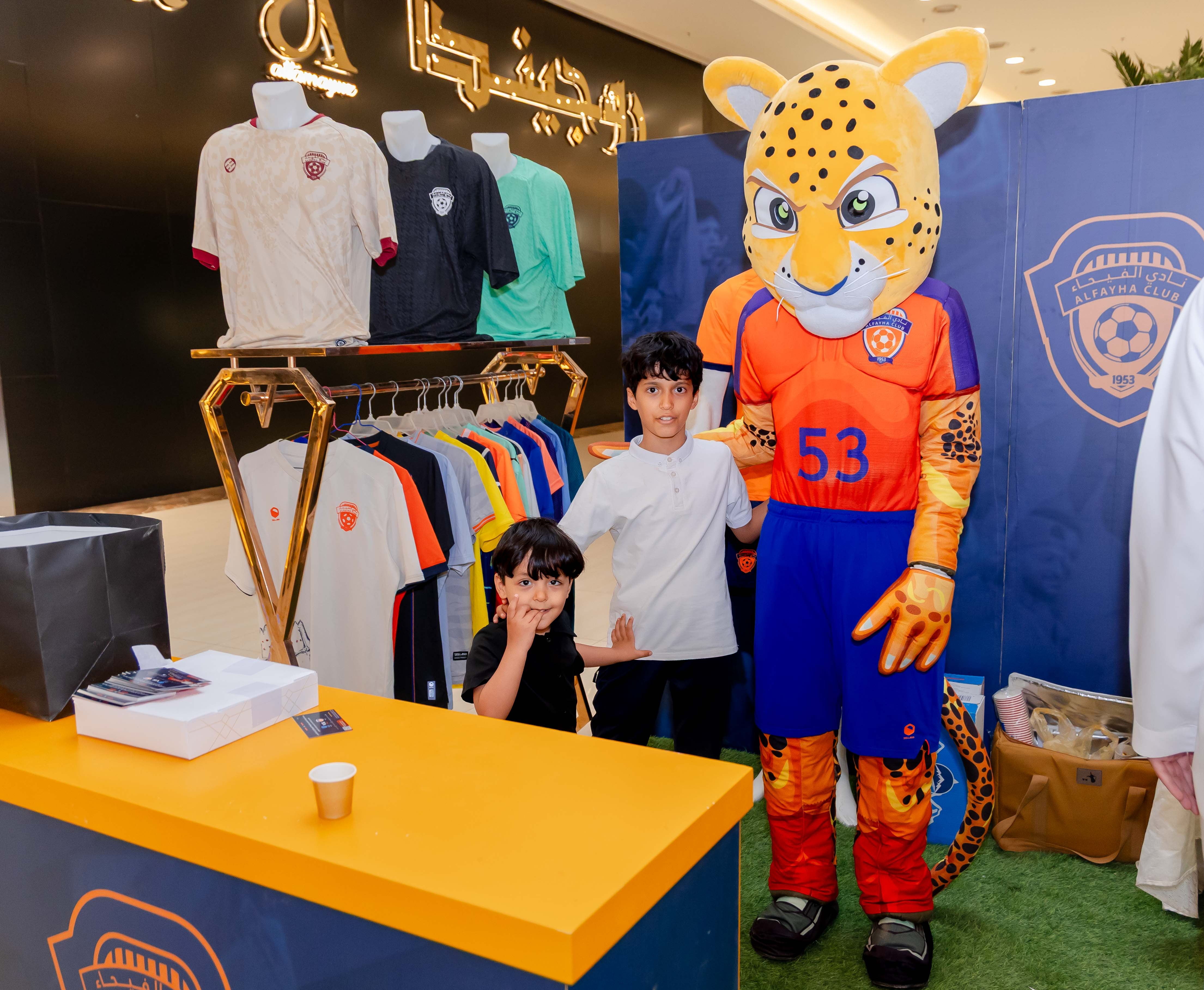 الفيحاء يقيم ركن خاص في كرم مول لتوزيع تذاكر مباراة الفيحاء و الاخدود