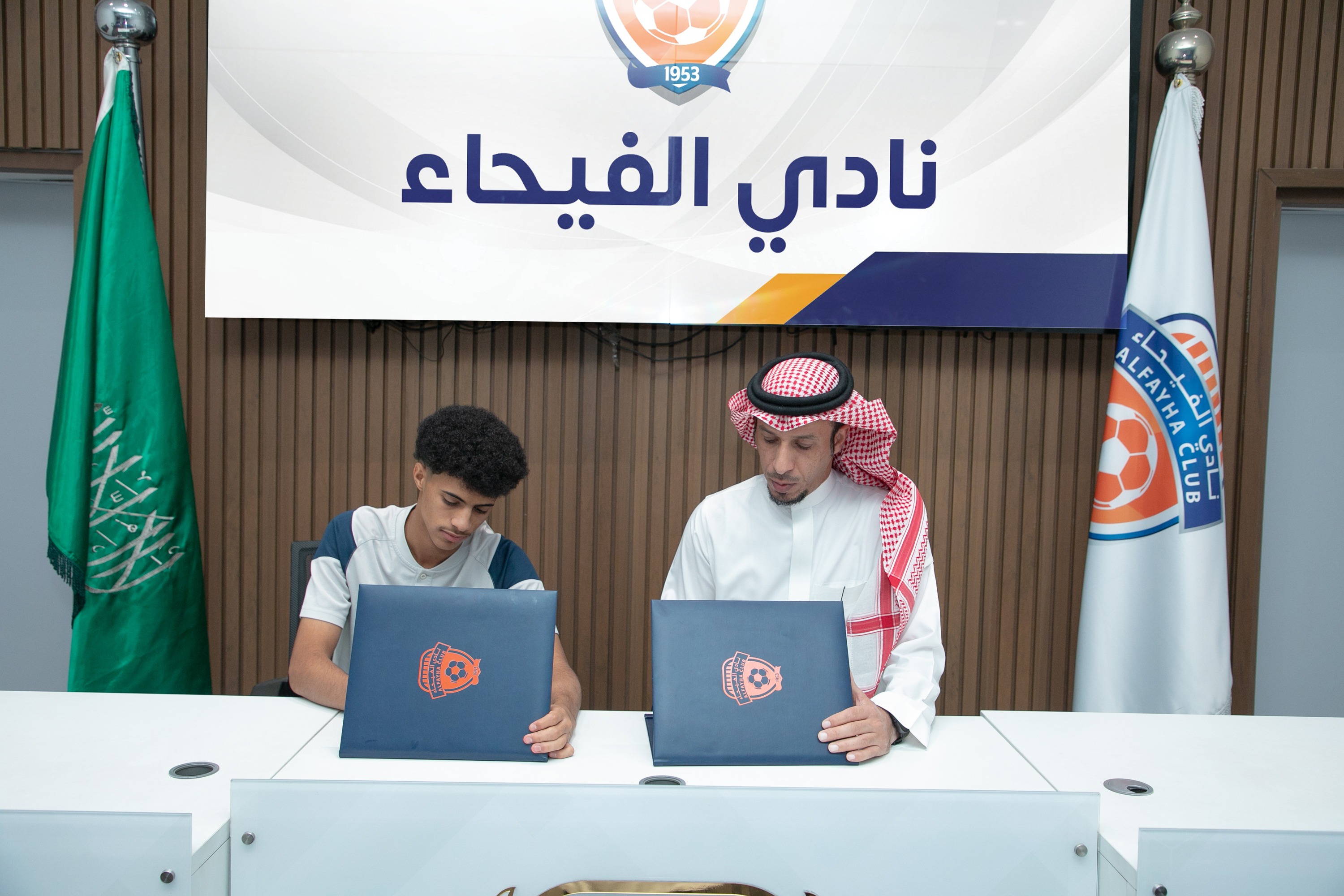 الفيحاء يوقع عقداً احترافياً مع اللاعب رؤوف حوذان "16 سنة" لمدة سنتين .