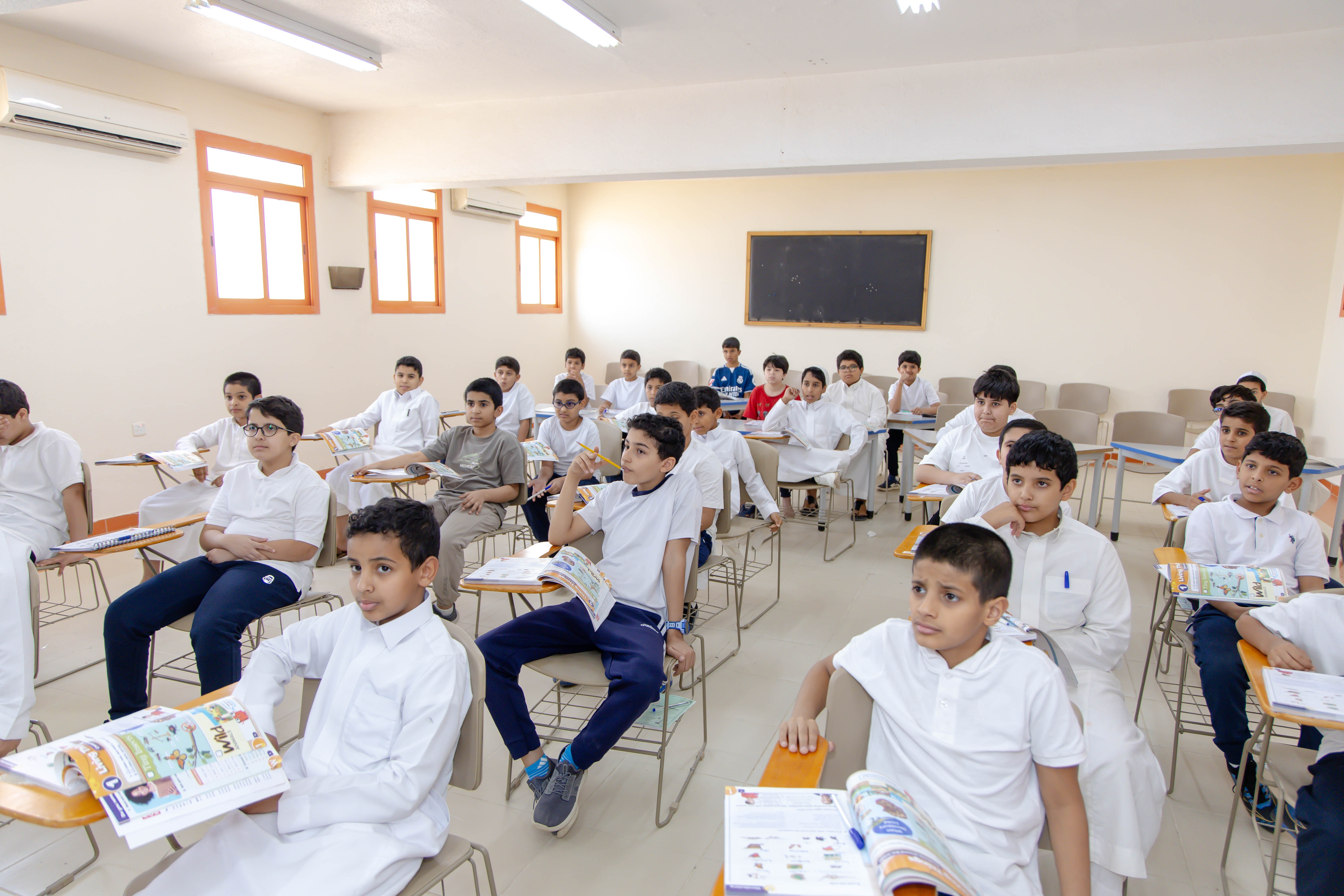 زيارات لعدد من مدارس محافظة المجمعة، ولقاءات مع الطلاب، وتذاكر مجانية للمباراة القادمة؛ تعزيزًا لارتباط النادي بمجتمعه..