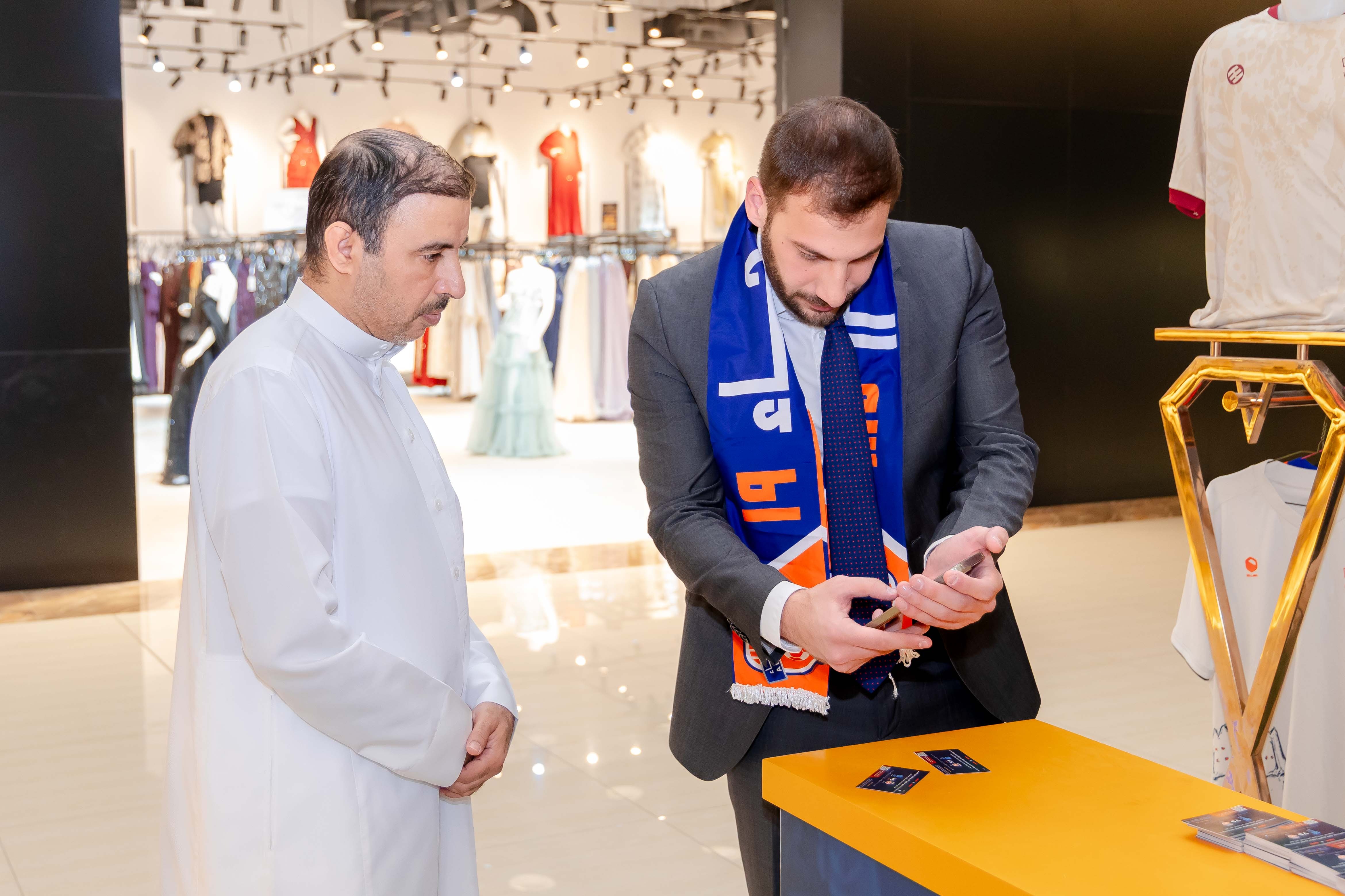 الفيحاء يقيم ركن خاص في كرم مول لتوزيع تذاكر مباراة الفيحاء و الاخدود