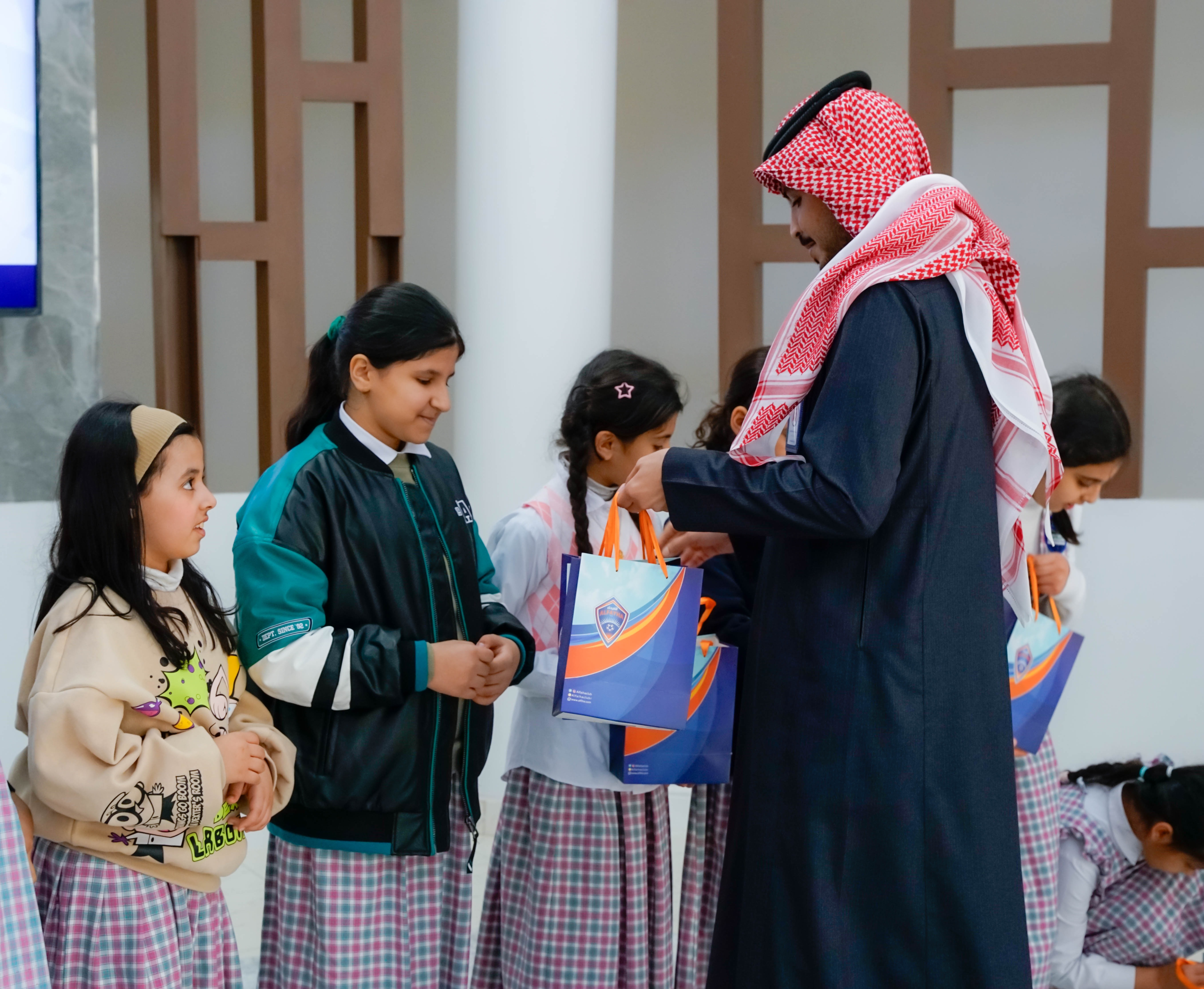 طالبات ابتدائية رواد الجامعة يزرن نادي الفيحاء